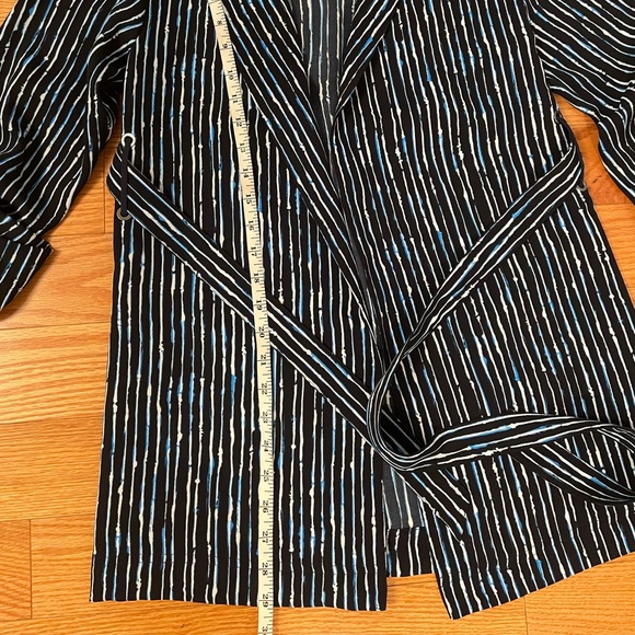 Worn Once/Aritzia Babaton Kahlo Robe Mid Size XS - Picture 4 of 5